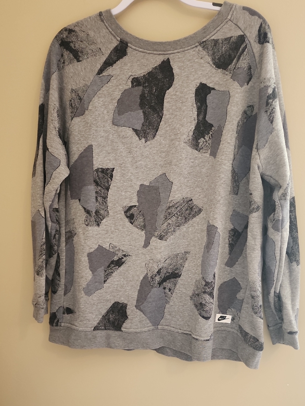 Nike Women's Grey Abstract Pattern Crewneck Sweatshirt